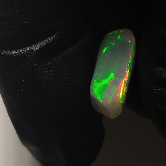 Very Bright Full Spectrum Opal With Honeycomb and Digit Patterns - Picture 12 of 16